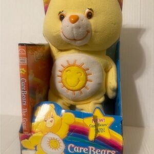 FUNSHINE CARE BEAR WITH DVD NEW IN BOX 2005